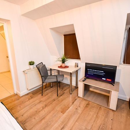 The Lincoln Suites - Central Shabbat Friendly Apartments Bucarest Exterior foto