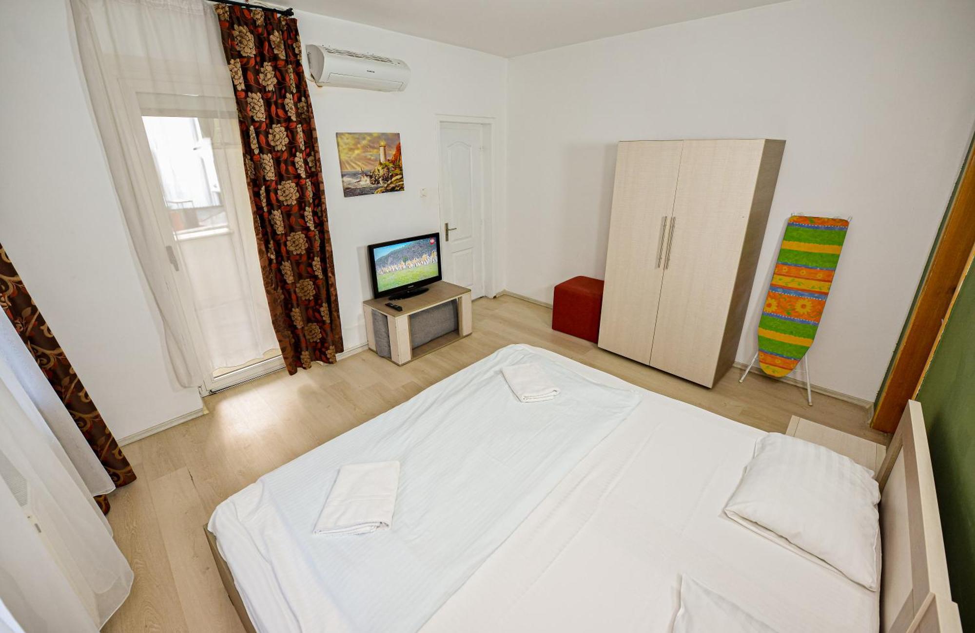 The Lincoln Suites - Central Shabbat Friendly Apartments Bucarest Exterior foto